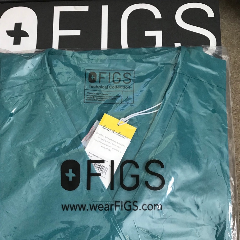 FIGS Casma Three Pocket Top, Marine